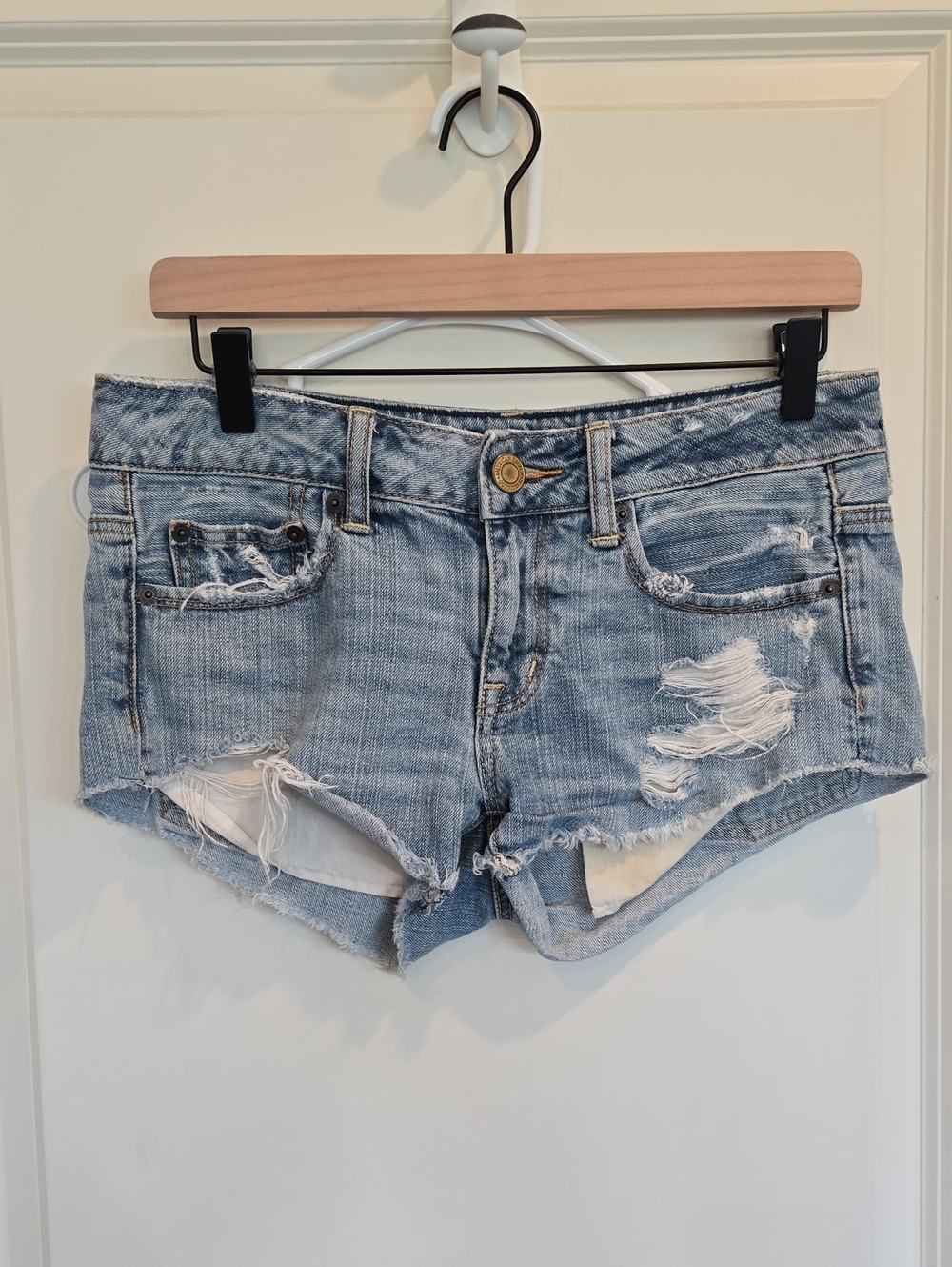 AEO Shortie Light Blue Distressed Women's Denim Shorts